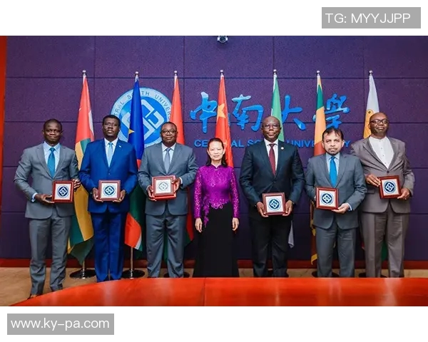 张博源获12个NCAAD1学校Offer今日访问伊利诺伊大学展现潜力与希望