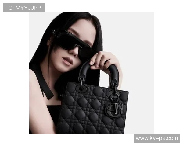 姆巴佩展现率性风格与时尚魅力迪奥2026夏季广告大片引领潮流